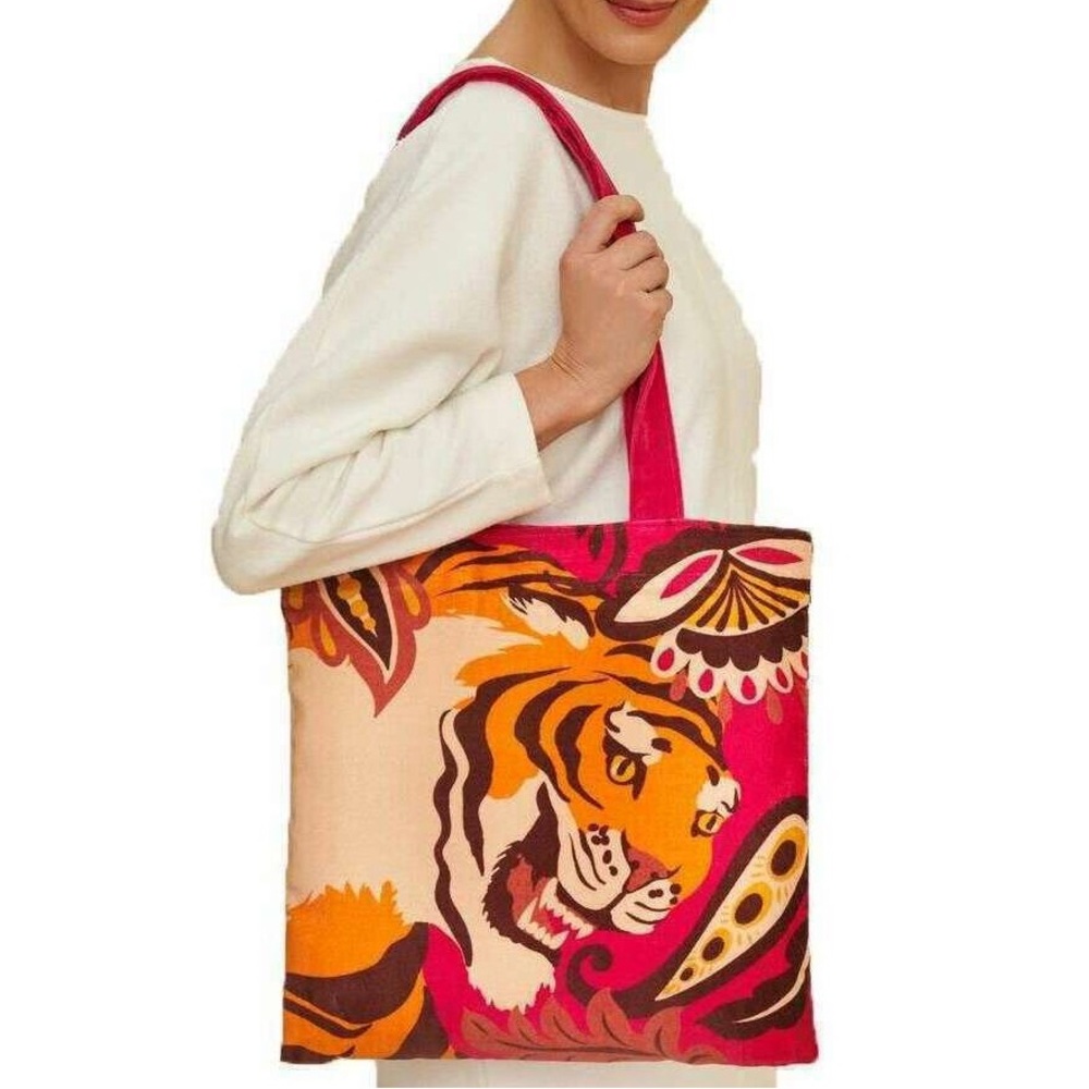 Powder
Velvet Tote Bag - Roaring Tiger - Picture 2 of 12